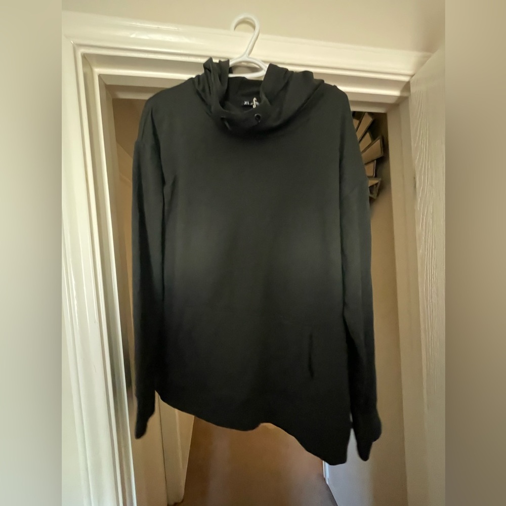 Black Hood Gym Sweatshirt with Front Pockets Size XL
